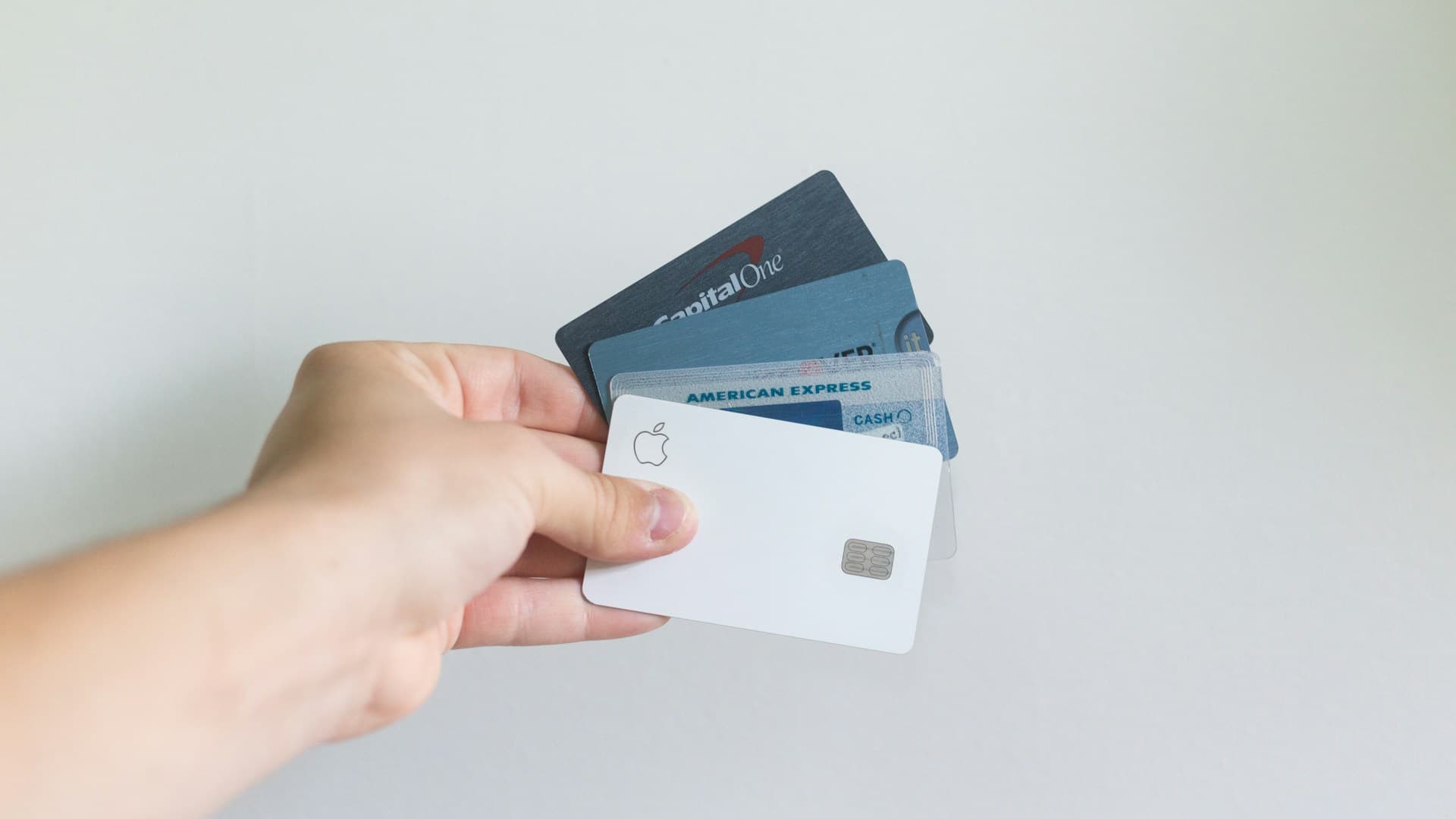 Thẻ tín dụng và thẻ ghi nợ