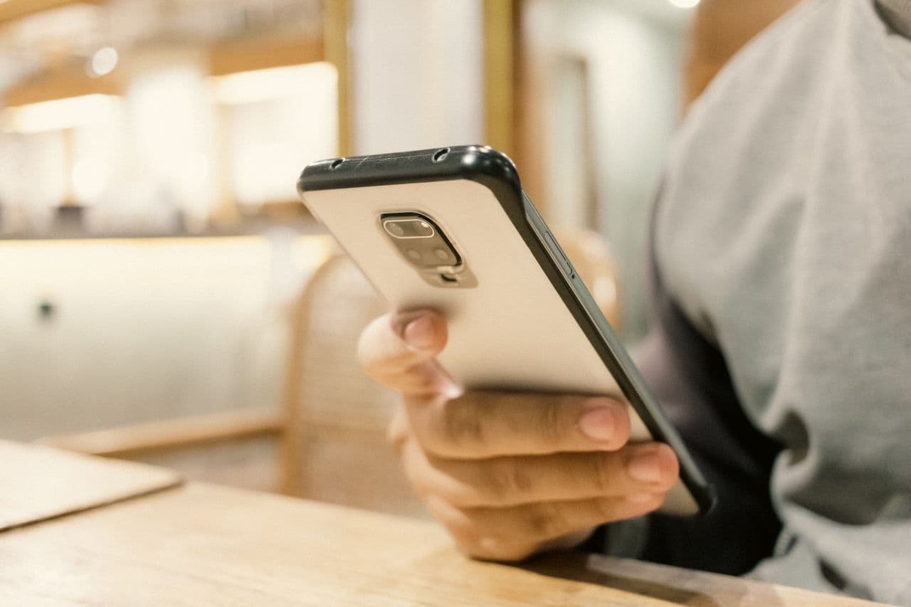 Vì sao app vay tiền đòi quyền truy cập danh bạ